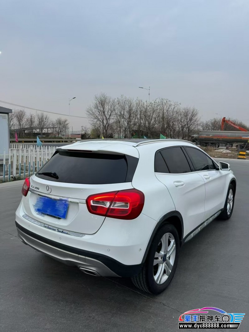 15年奔驰GLA轿车抵押车出售