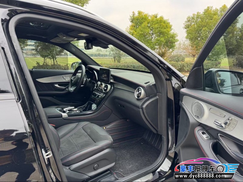 18年奔驰GLC轿车抵押车出售