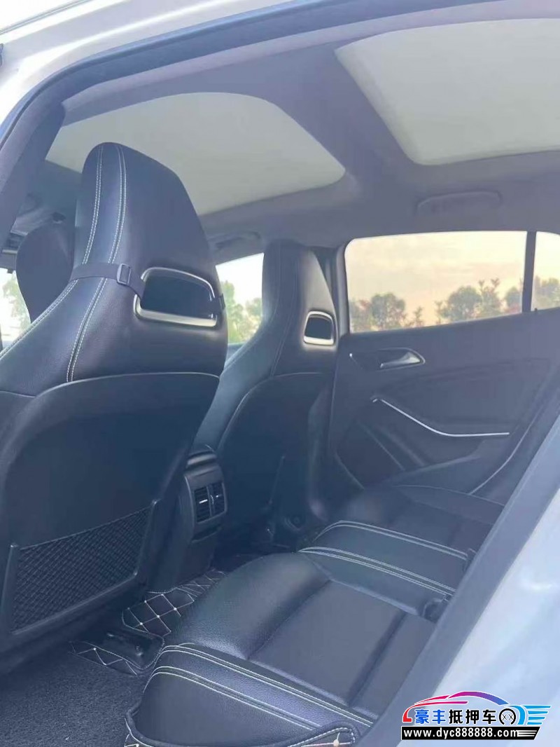 19年奔驰GLA轿车抵押车出售