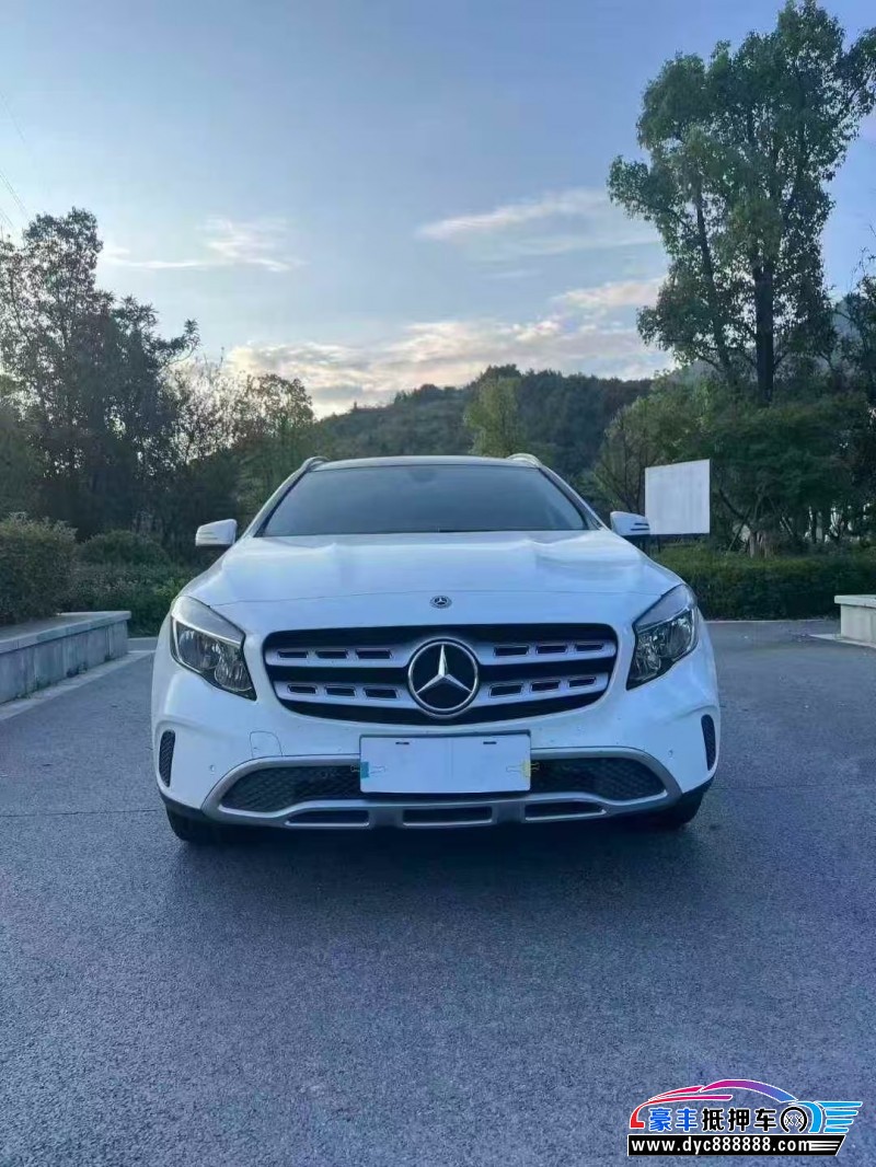 19年奔驰GLA轿车抵押车出售