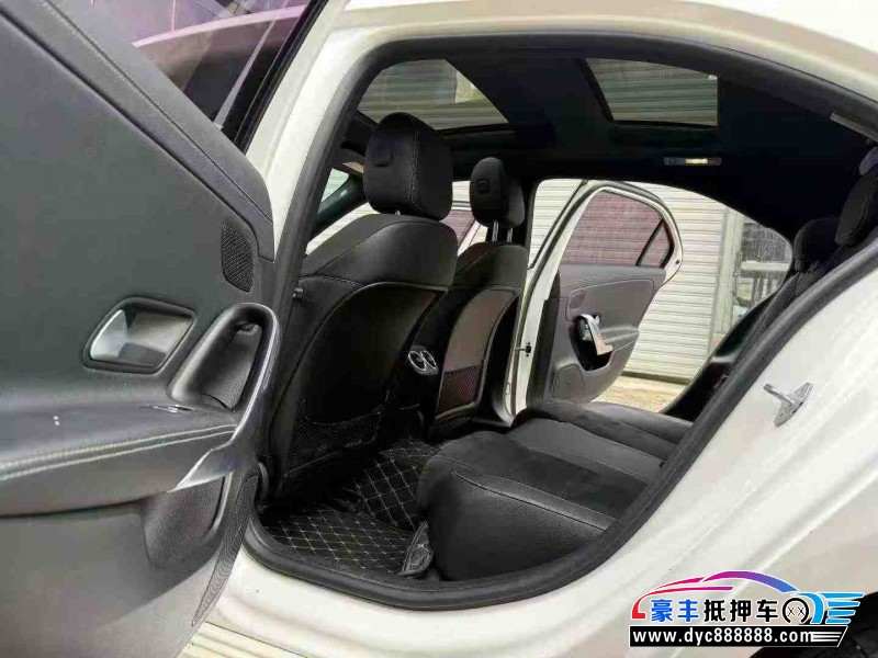 20年奔驰A轿车抵押车出售