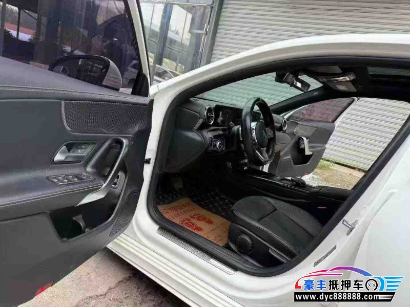 20年奔驰A轿车抵押车出售