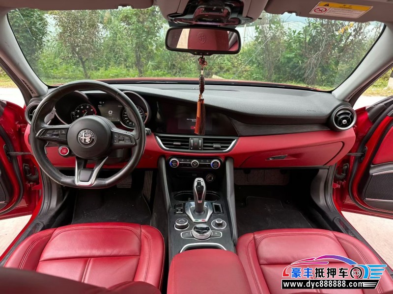 20年阿尔法·罗密欧Giulia轿车抵押车出售