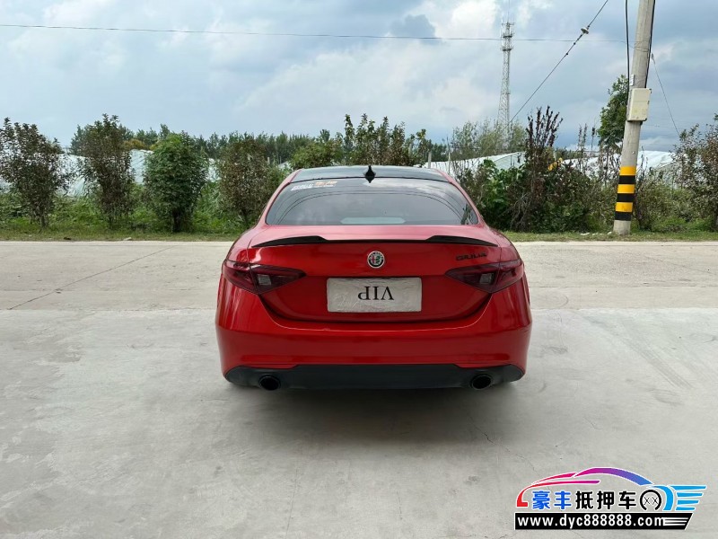20年阿尔法·罗密欧Giulia轿车抵押车出售