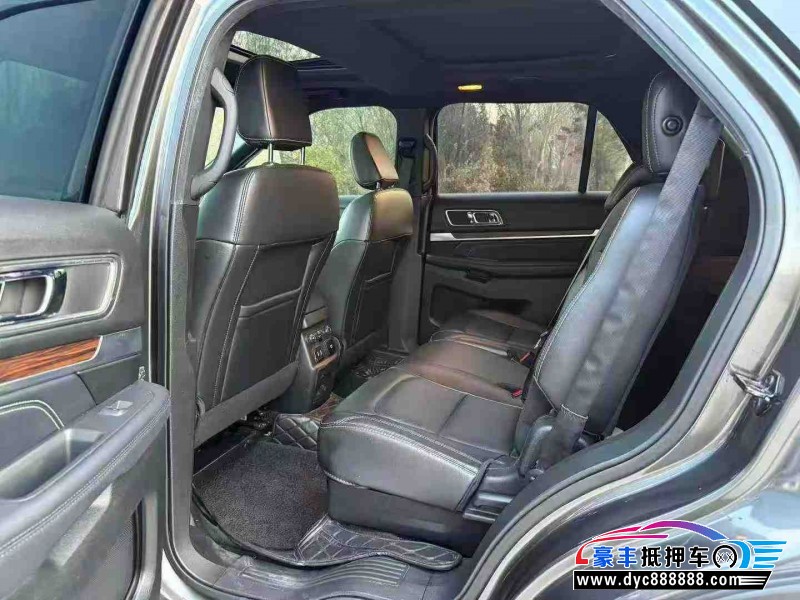 19年福特探险者轿车抵押车出售