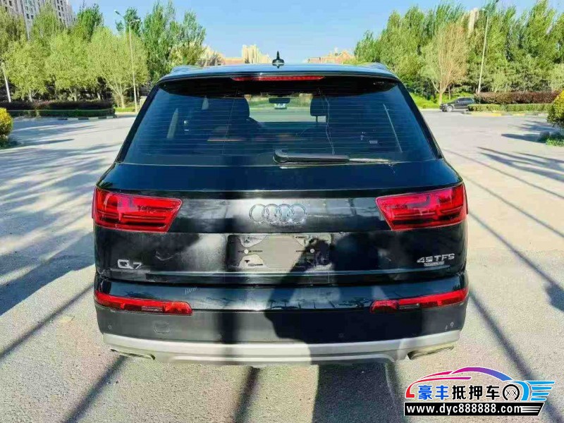 17年奥迪Q7轿车抵押车出售