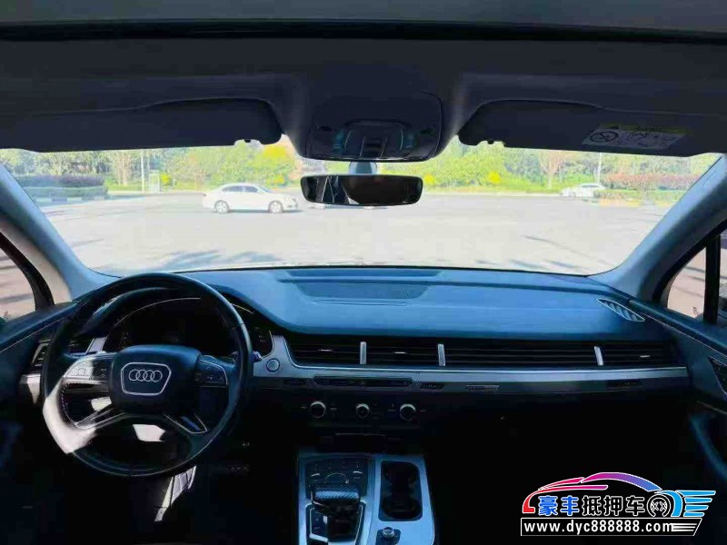 17年奥迪Q7轿车抵押车出售