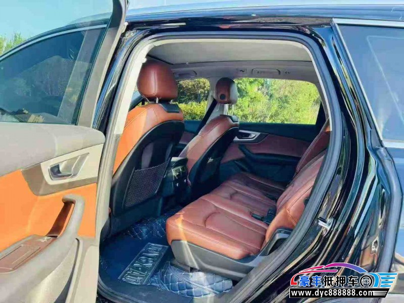 17年奥迪Q7轿车抵押车出售