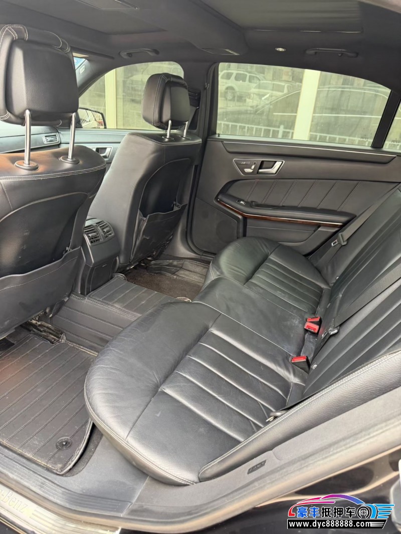 13年奔驰E轿车抵押车出售