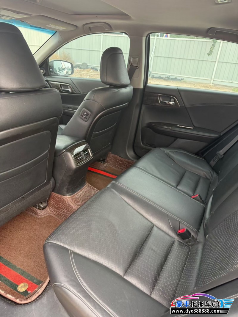 14年本田雅阁轿车抵押车出售