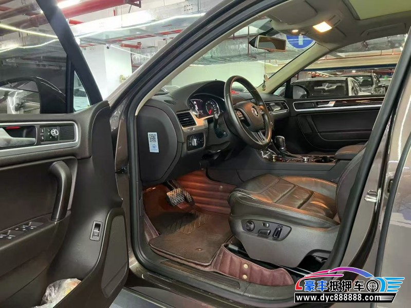 17年大众途锐轿车抵押车出售