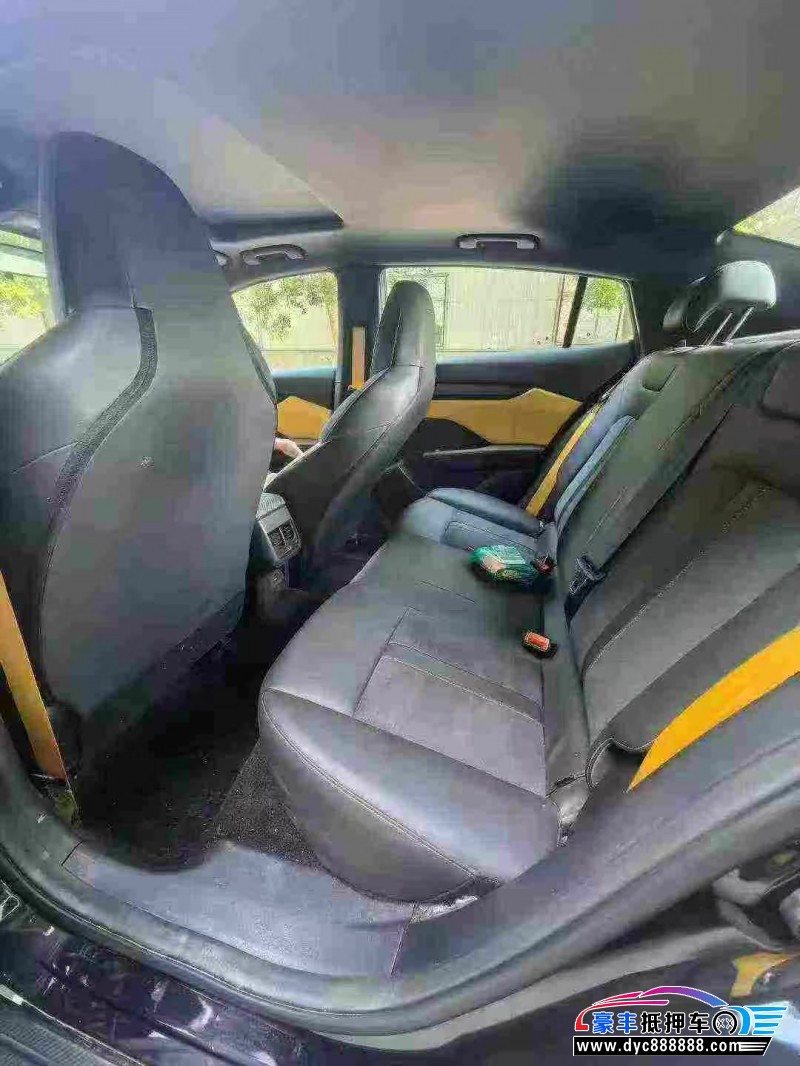 25年东风风神奕炫轿车抵押车出售