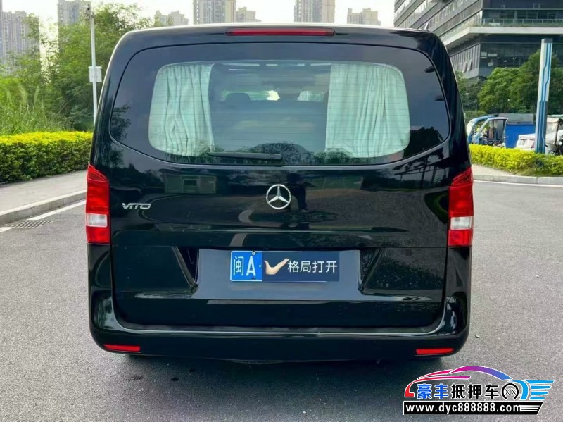 18年奔驰威霆轿车抵押车出售