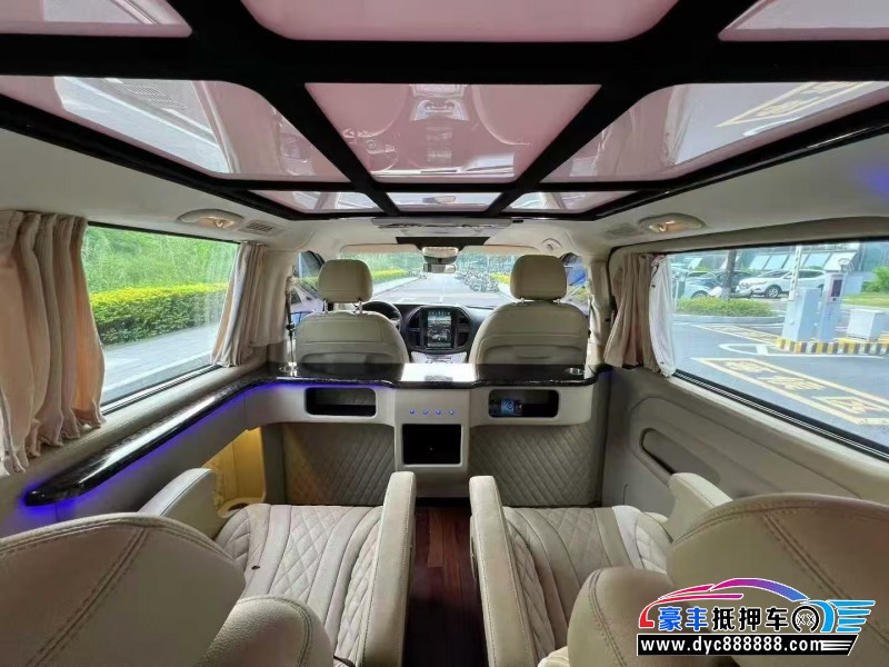 18年奔驰威霆轿车抵押车出售