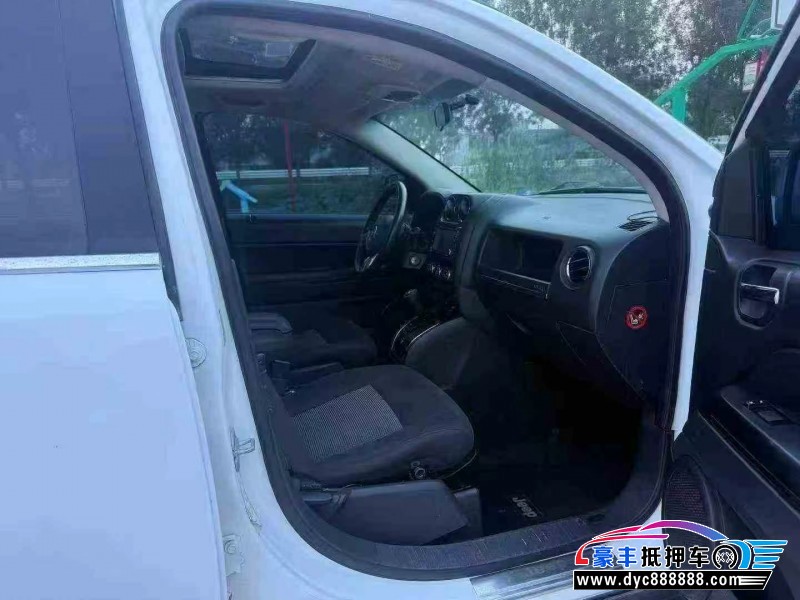 13年Jeep指南者轿车抵押车出售