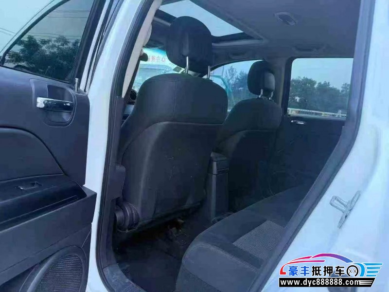 13年Jeep指南者轿车抵押车出售