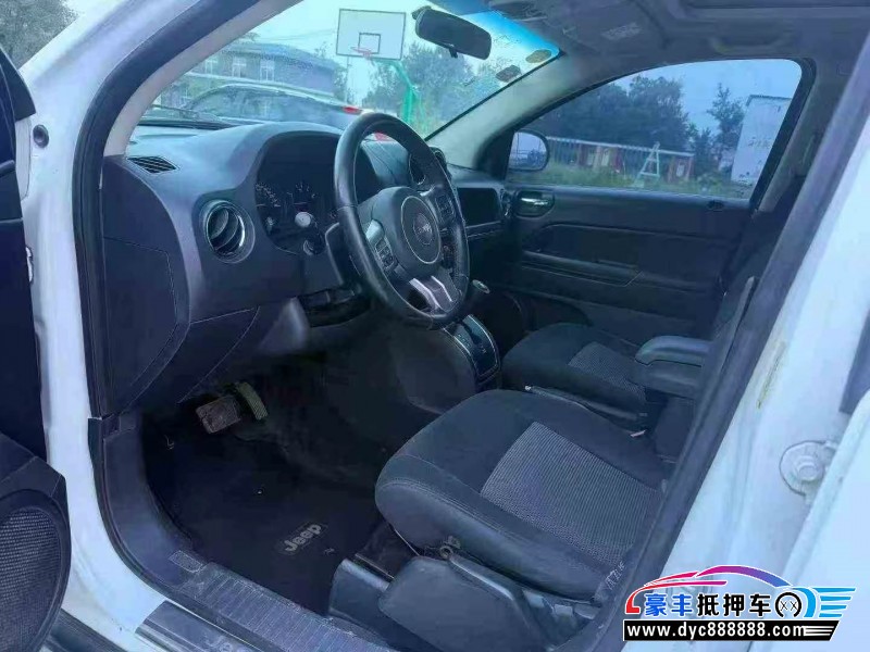 13年Jeep指南者轿车抵押车出售