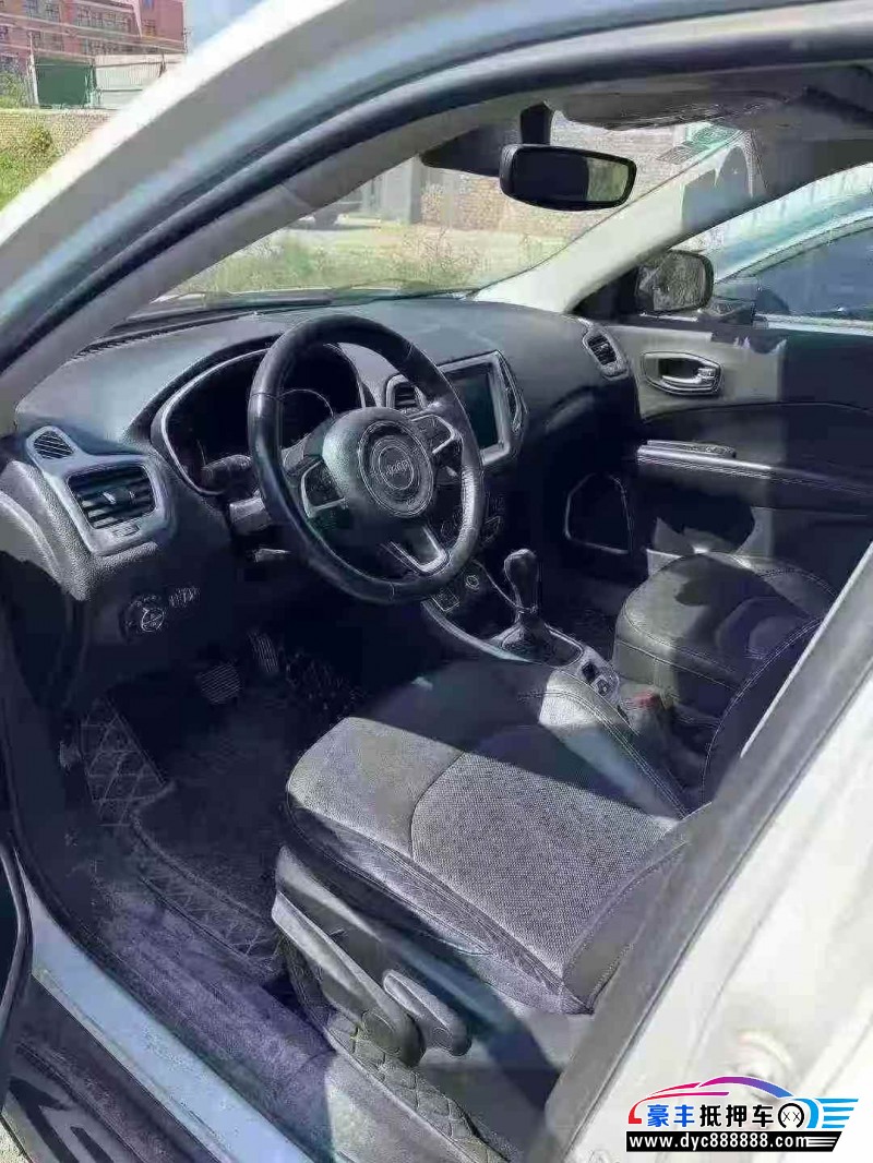 17年Jeep指南者轿车抵押车出售