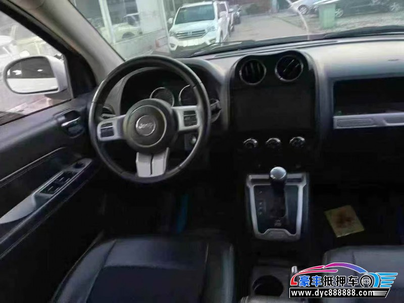 16年Jeep指南者轿车抵押车出售