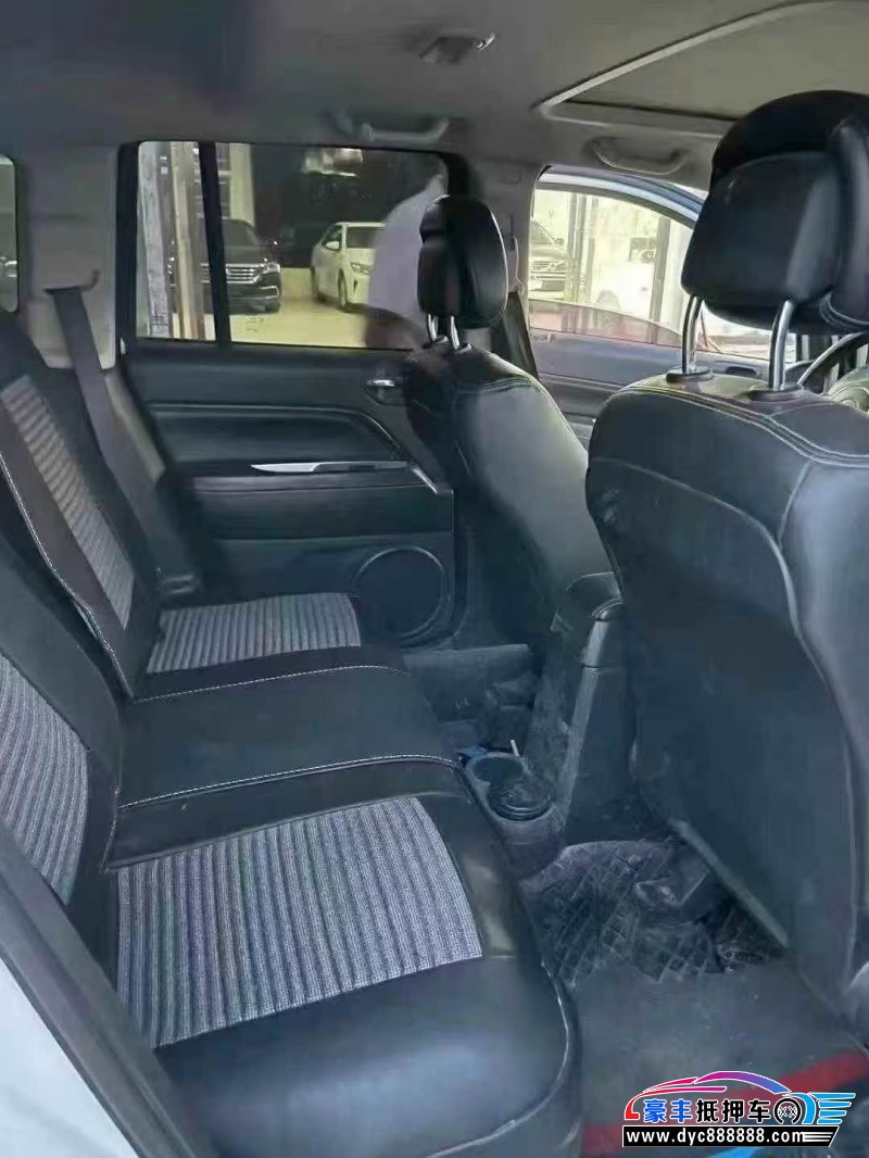 16年Jeep指南者轿车抵押车出售