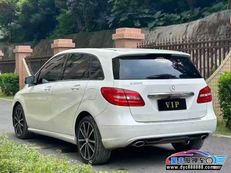 13年奔驰B轿车抵押车出售