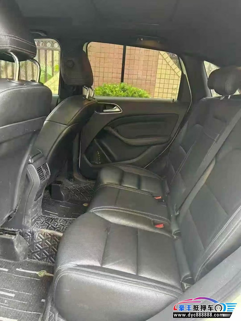 13年奔驰B轿车抵押车出售