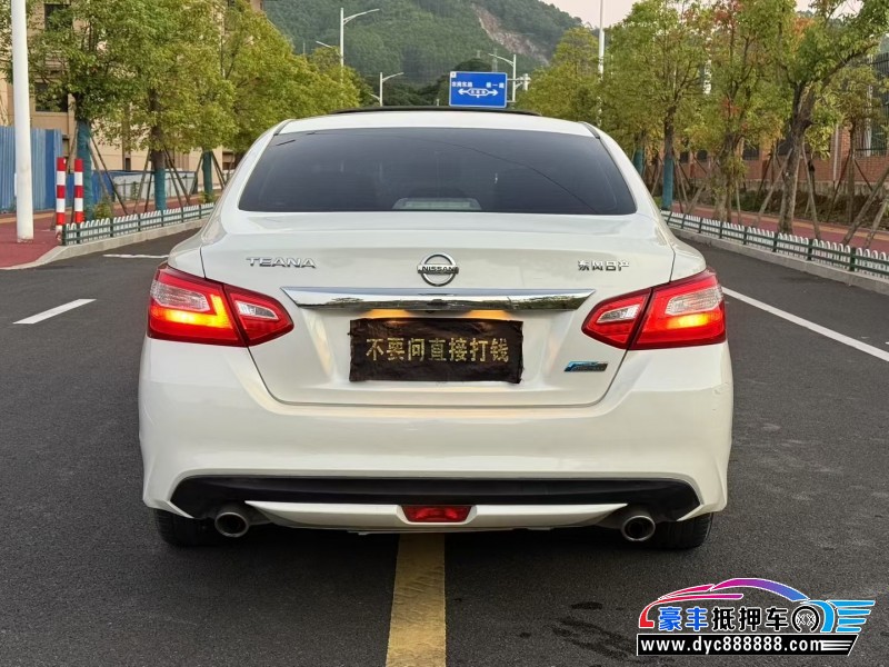 18年日产天籁轿车抵押车出售