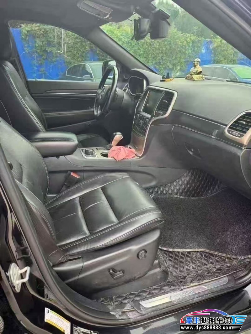 17年Jeep切诺基轿车抵押车出售