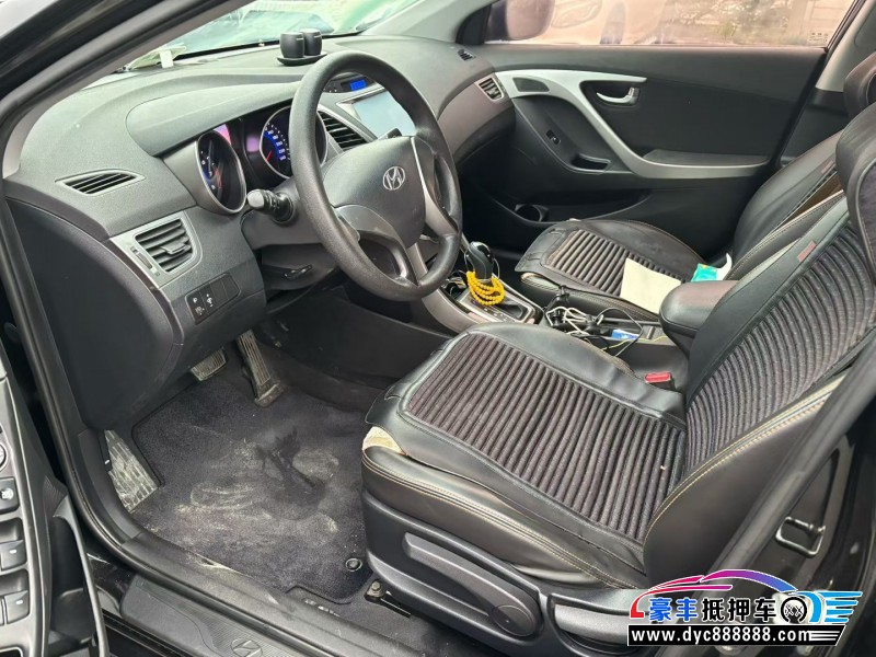 15年现代朗动轿车抵押车出售