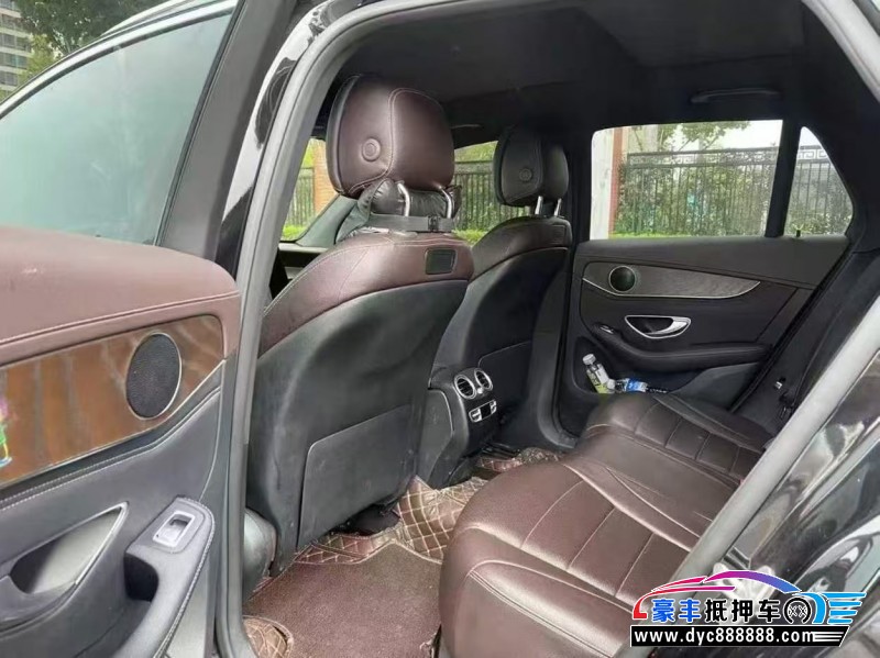 18年奔驰GLC轿车抵押车出售