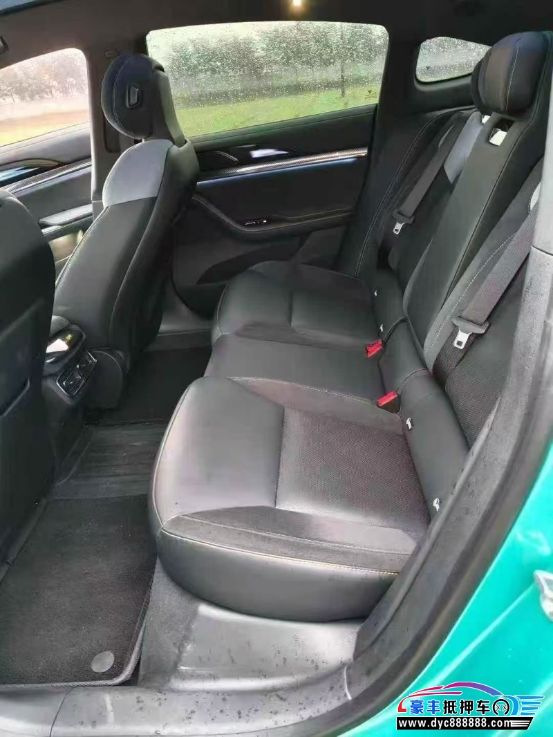 24年哪吒S轿车抵押车出售