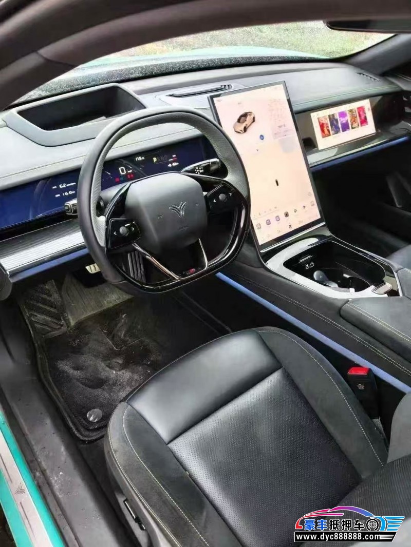 24年哪吒S轿车抵押车出售