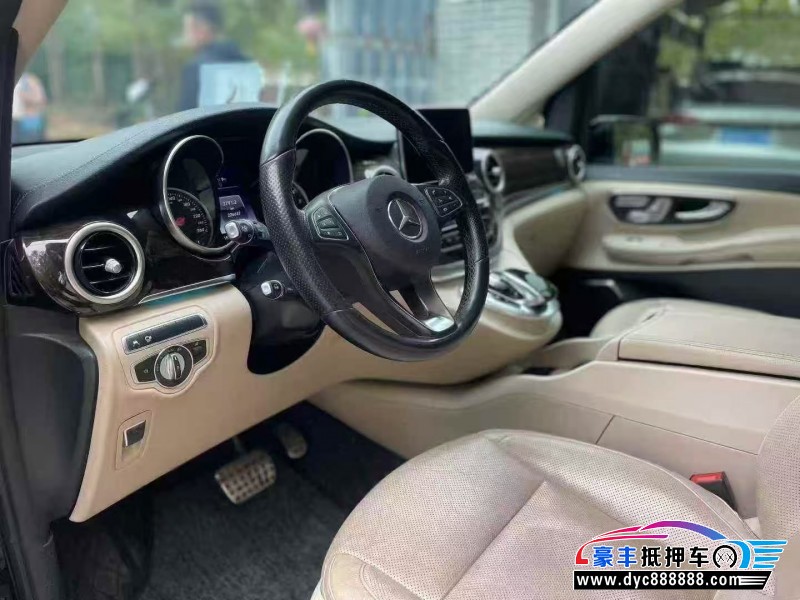 20年奔驰V级轿车抵押车出售