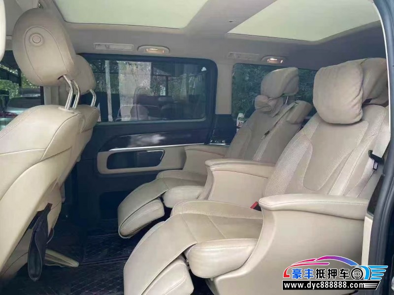 20年奔驰V级轿车抵押车出售