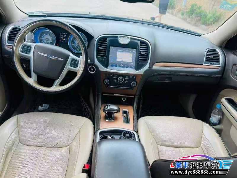 15年克莱斯勒300C轿车抵押车出售