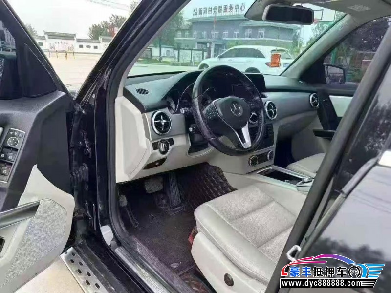 13年奔驰GLK轿车抵押车出售