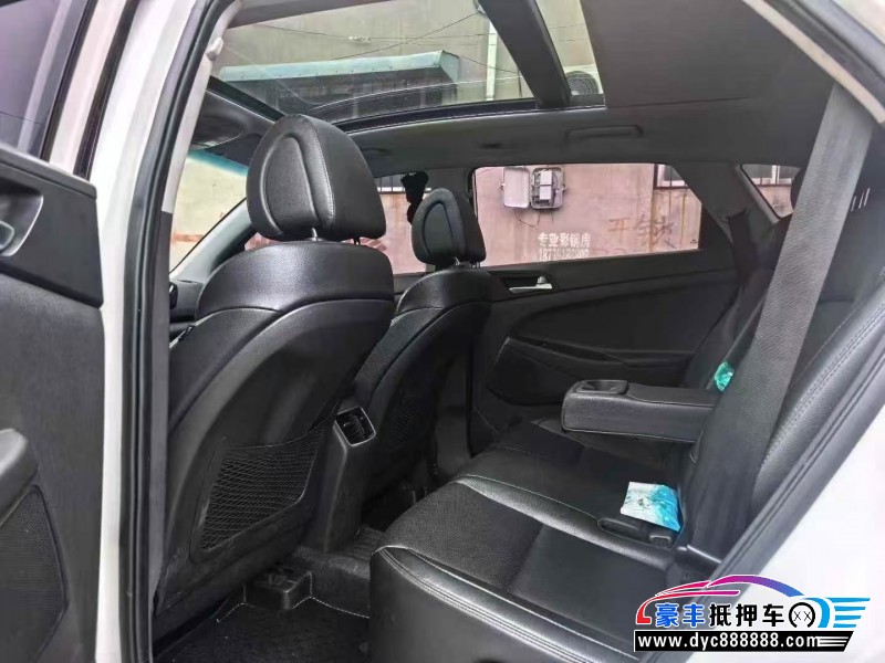 18年现代途胜轿车抵押车出售