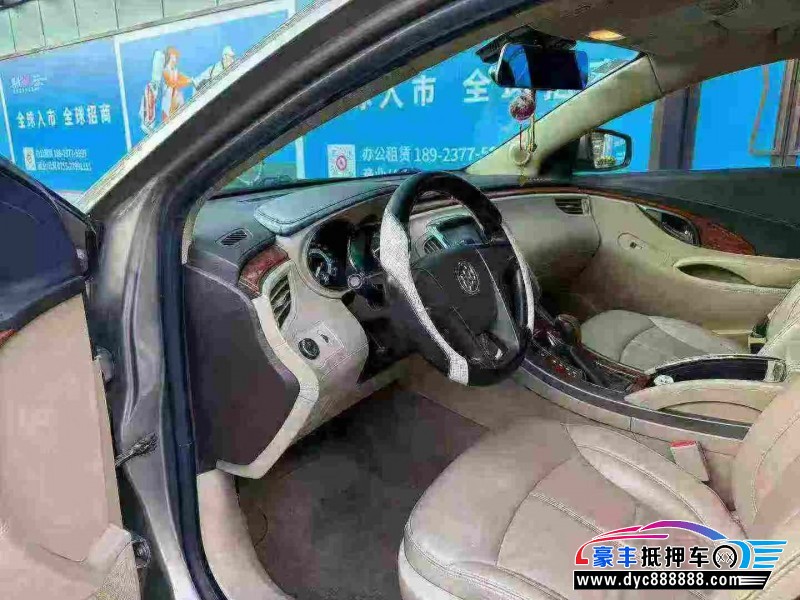 13年别克君越轿车抵押车出售