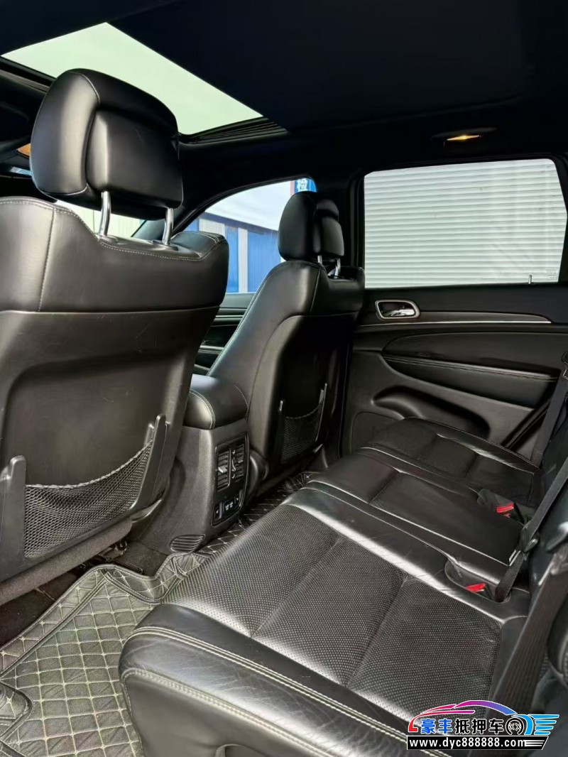 15年Jeep大切诺基轿车抵押车出售