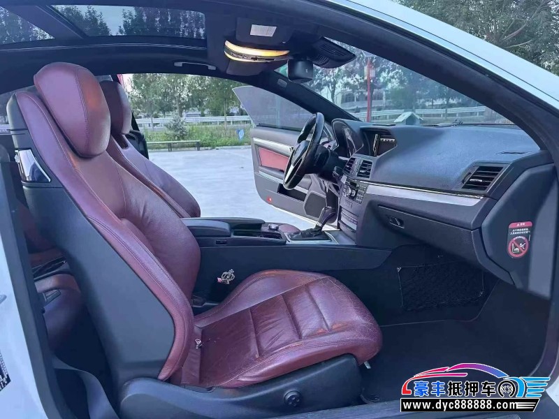 13年奔驰E轿车抵押车出售