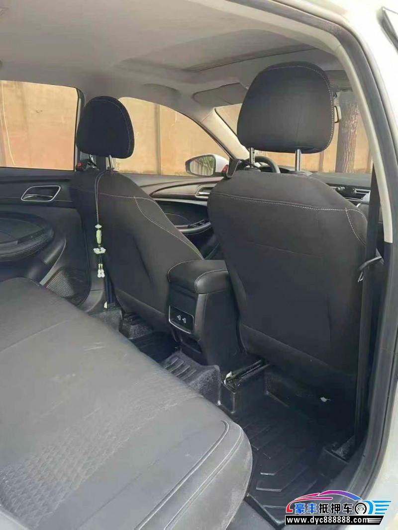 20年荣威i5轿车抵押车出售