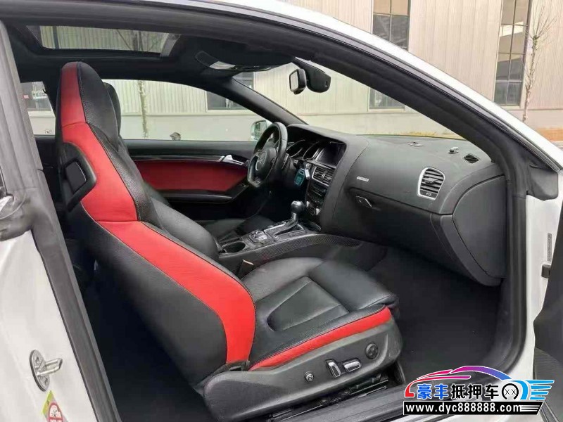 15年奥迪RS5轿车抵押车出售