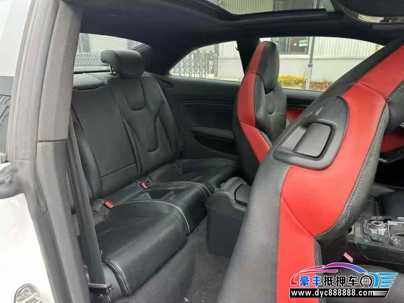 15年奥迪RS5轿车抵押车出售