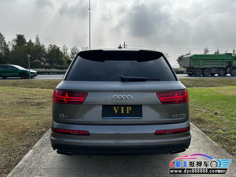 15年奥迪Q7轿车抵押车出售