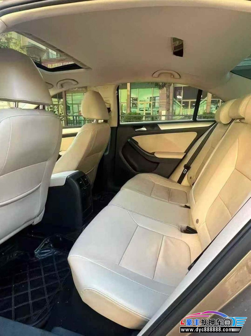 14年大众速腾轿车抵押车出售