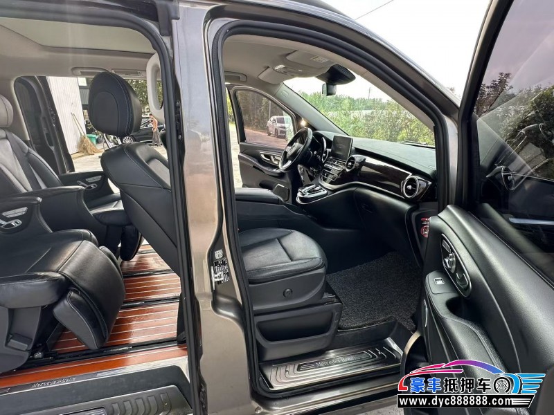 18年奔驰V轿车抵押车出售