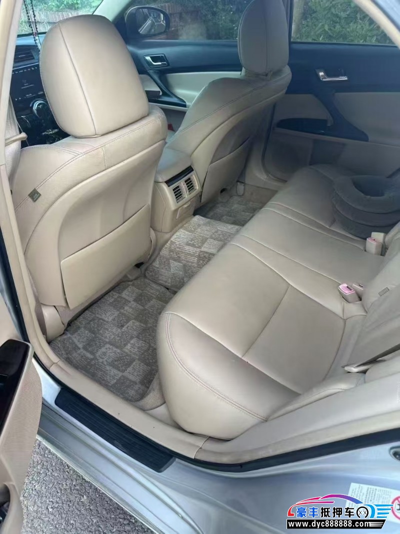 13年丰田锐志轿车抵押车出售