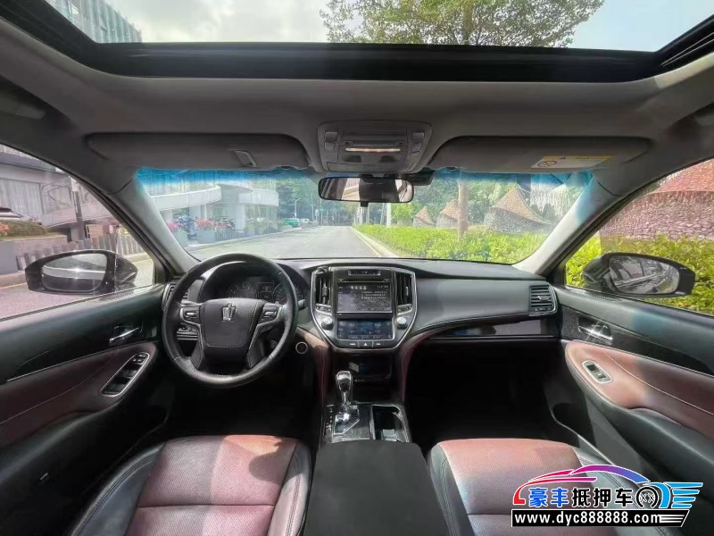 19年丰田皇冠轿车抵押车出售