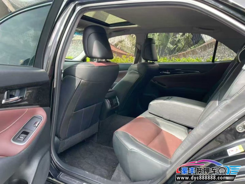 19年丰田皇冠轿车抵押车出售