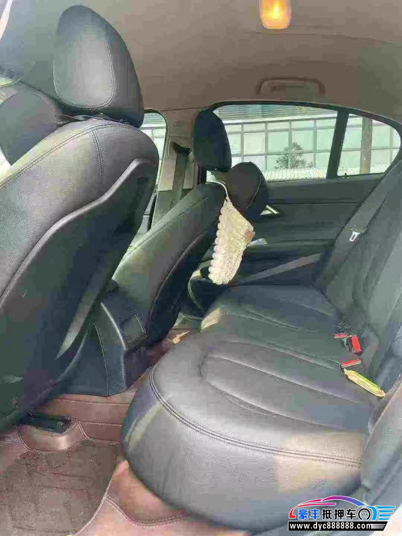 23年宝马1系轿车抵押车出售